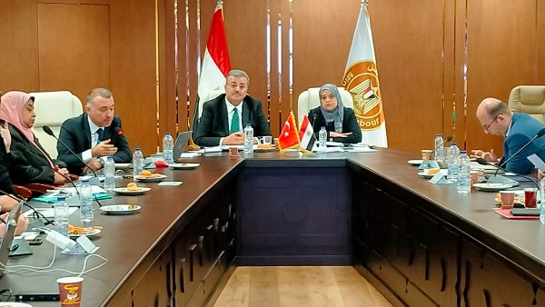 جانب من اللجنة المصرية التركية