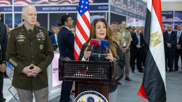 السفيرة الأمريكية في معرض EDEX 2025