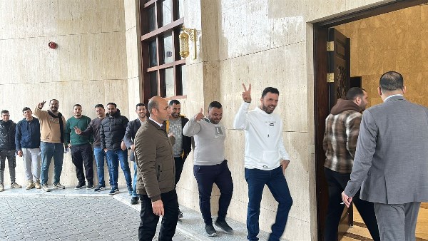 لليوم الثاني.. المصريون بالخارج يواصلون التصويت في جولة الإعادة بانتخابات النواب (صور) لليوم الثاني.. المصريون بالخارج يواصلون التصويت في جولة الإعادة بانتخابات النواب (صور)