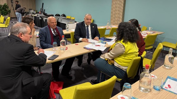 خلف الزناتي مع وفد الرابطة الوطنية للمعلمين فى الولايات المتحدة 