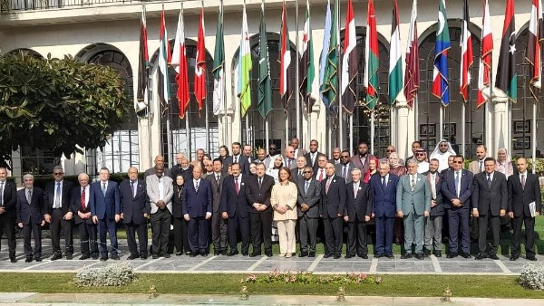 المشاركون باجتماع المكتب التنفيذي