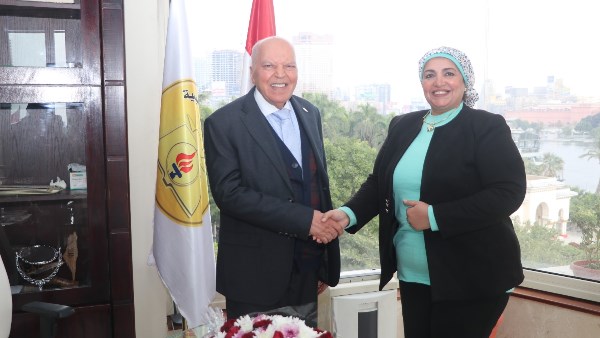 منيرة أسامة وخلف الزناتي نقيب المعلمين 