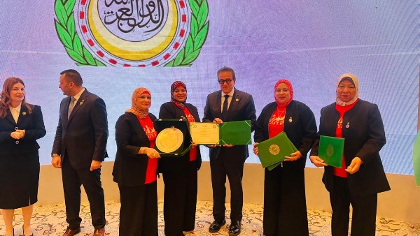 مصر تفوز بجائزة العام في التعليم التمريضي والقبالة 