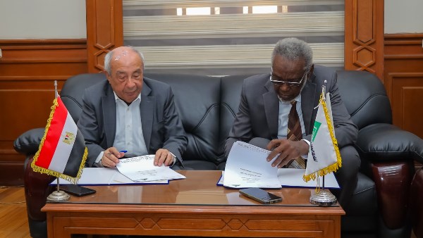 نقيب المهندسين ونظيره السوداني 