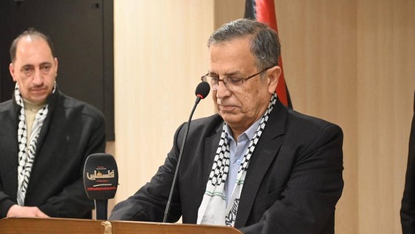 الدكتور محمد غريب أمين سر حركة فتح بالقاهرة 