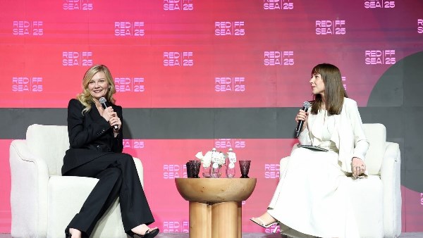 جلسة حوارية مع النجمة العالمية كيرستن دنست