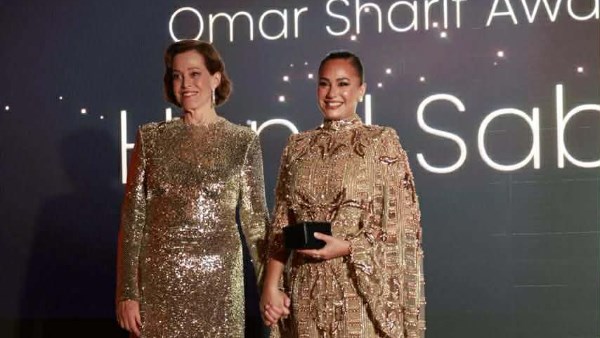 هند صبري تحصد جائزة عمر الشريف في مهرجان البحر الأحمر السينمائي هند صبري تحصد جائزة عمر الشريف في مهرجان البحر الأحمر السينمائي