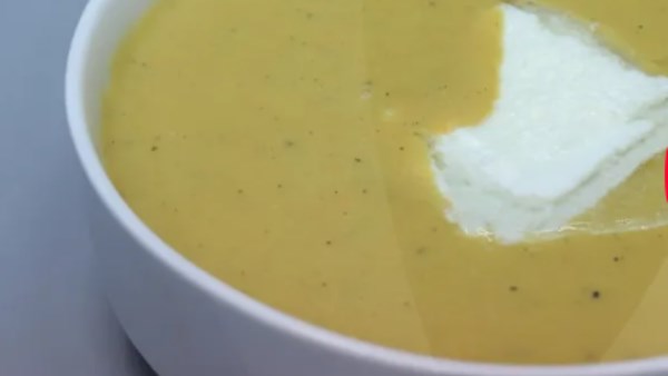 شوربة عدس بالقشطة