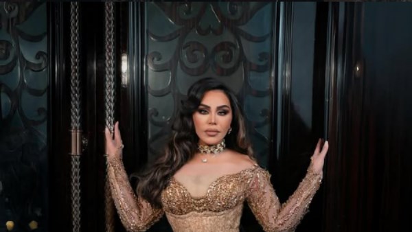 أحلام تستعرض رشاقتها بفستان ذهبي لافت.. شاهد أحلام تستعرض رشاقتها بفستان ذهبي لافت.. شاهد