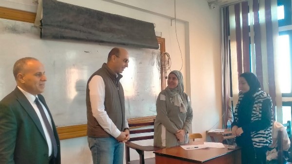 رئيس جامعة دمنهور يتفقد انتظام سير العملية التعليمية