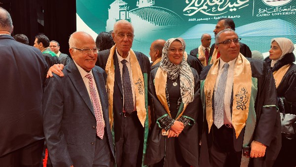 أبو العينين يهنئ حسام موافي لحصوله على جائزة الدولة التقديرية