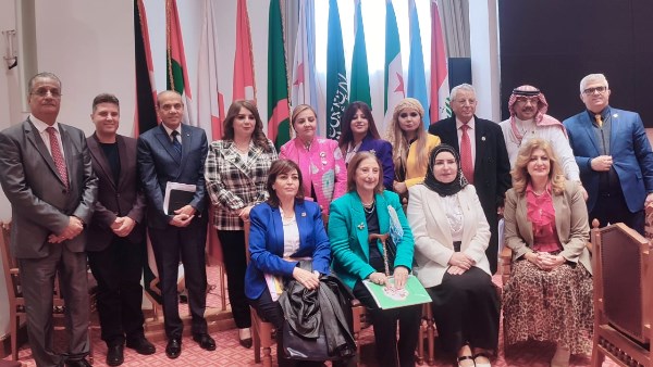  الدكتورة منى الحديدي -صورة جامعية