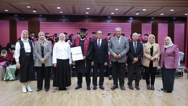 عميد كلية الطب 