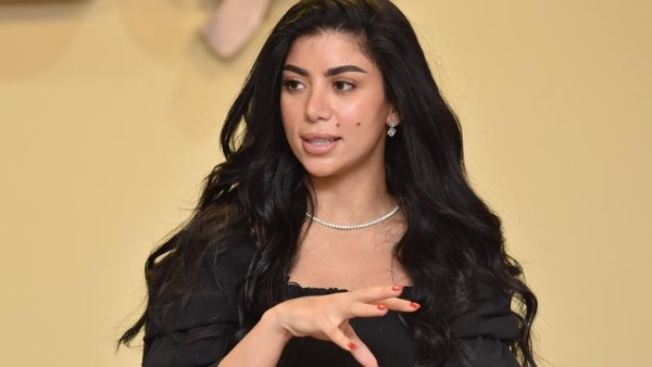 كارولين عزمي 