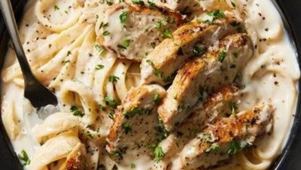  مكرونة ألفريدو بصدور الفراخ 