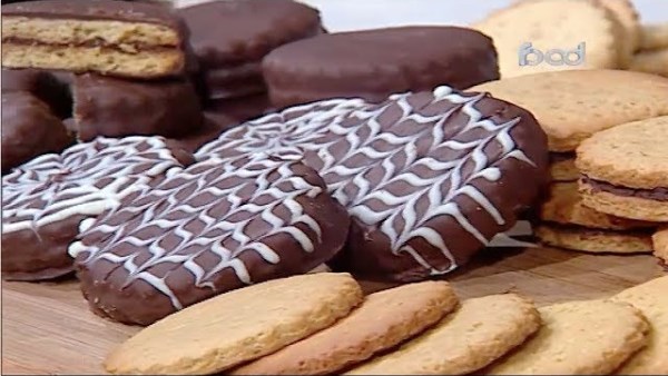 بسكويت محشي بالشيكولاتة 