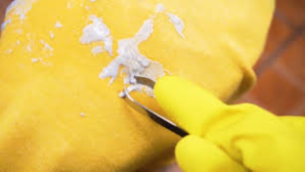  إزالة عجينة السلايم من الملابس دون إتلاف القماش  