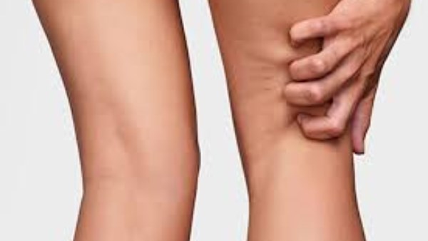 الوسواس القهري… لماذا تشعر أحيانًا بأن شيء يمشي على جسمك؟ 