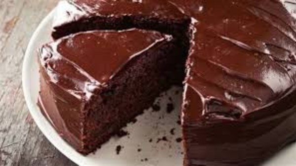 طريقة عمل كيكة الشوكولاتة الهشة في 30 دقيقة 