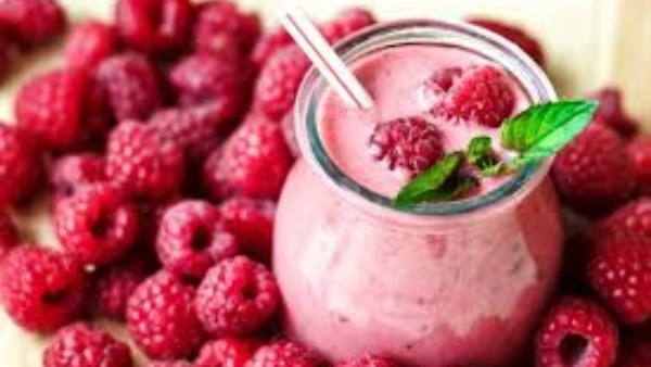 سموذي التوت والرمان والكلمنتين.. انتعاش صحي بنكهات طبيعية 