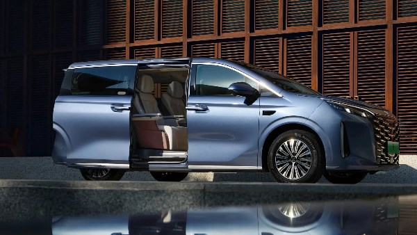 بي واي دي XIA