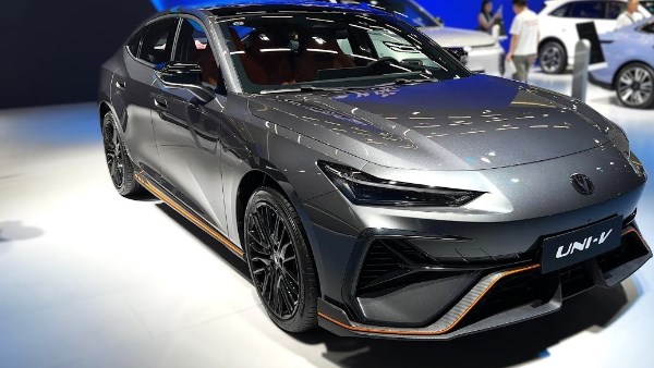 سعر ومواصفات شانجان UNI-V 2026 في السوق السعودي