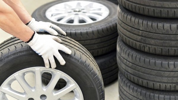 إطارات السيارة