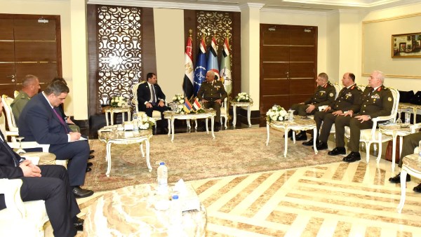 وزير الدفاع على هامش اللقاءات