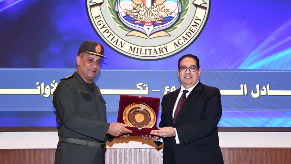 الأكاديمية العسكرية المصرية تنظم حفل إنتهاء دورة تعايش طلبة جامعة القاهرة بالأكاديمية    