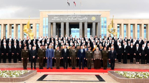 الأكاديمية العسكرية المصرية تحتفل بتخرج دورتين جديدتين من المعلمين ومديري المدارس بعد انتهاء فترة تأهيلهم