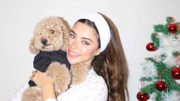 يارا السكرى تخطف الانظار رفقة كلبها