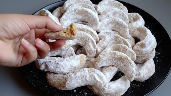 طريقة عمل حلوة الهلال بالكاوكاو