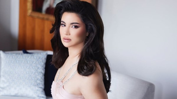  هدى الاتربي تثير الجدل بفستان مخملى جرئ|شاهد