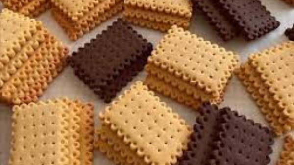 طريقة عمل بسكويت الشاى الهش بطعم أحلى من الجاهز مقرمش وخفيف..