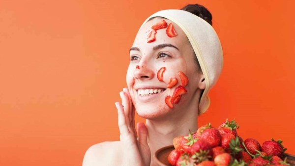 الفراولة كنز للمعان بشرتك