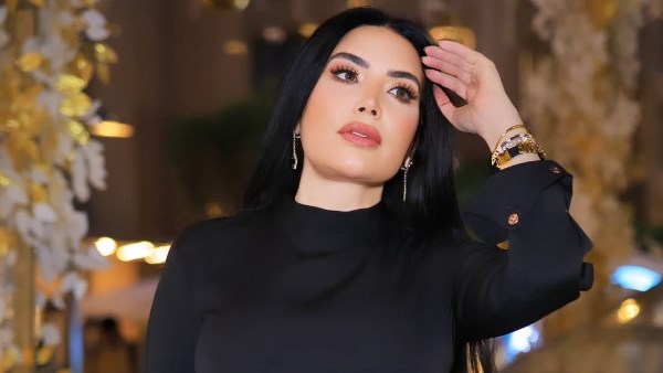  ببطن مكشوف.. عبير صبرى تثير الجدل احتفالاً بالكريسماس