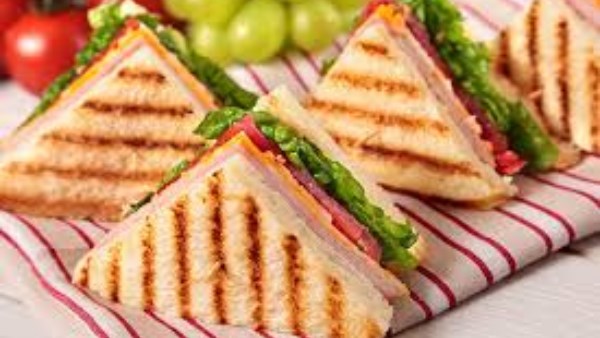  طريقة التحضير ساندوتش بسطرمة بالجبنة الموزاريلا السايحة ..