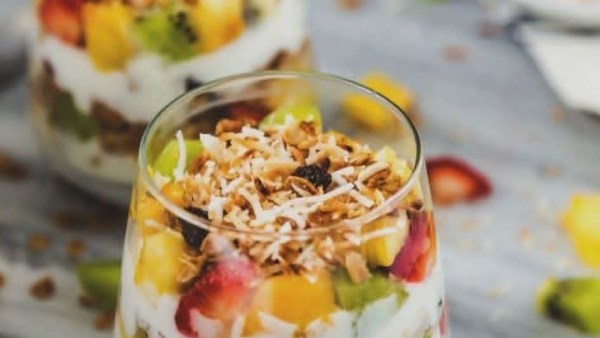 الزبادى اليونانى بالفواكه