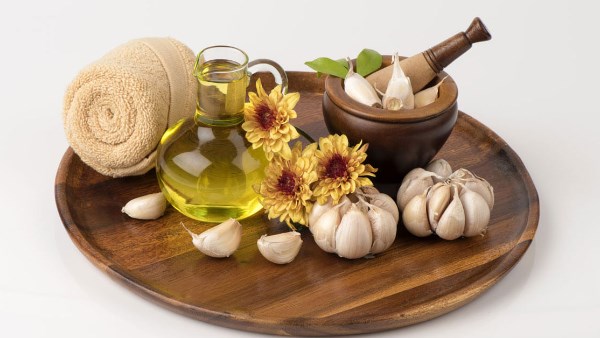 وصفات طبيعية باستخدام الثوم للبشرة ما يلي :-