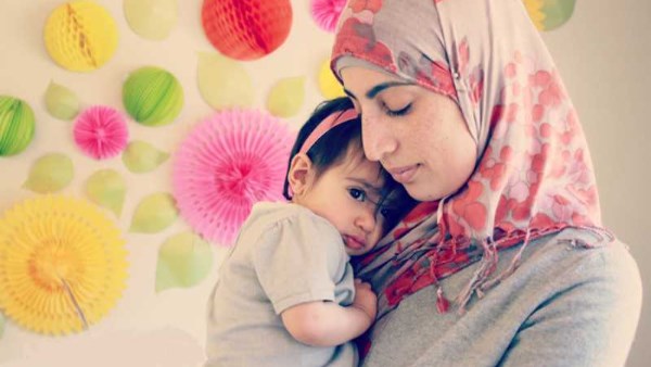 هل تستحق الزوجة الأجرة على إرضاع ولدها