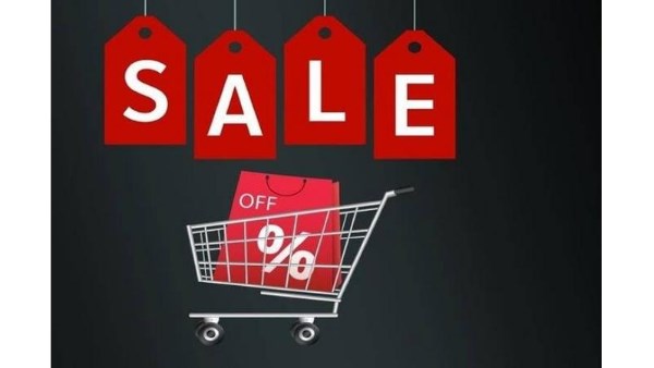 حكم من يدعي خصومات وهمية على السلع بغرض سرعة بيعها؟