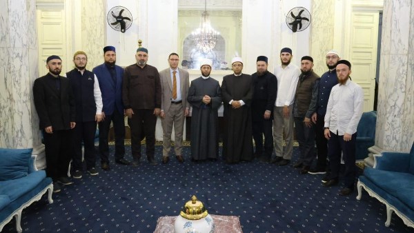 وزير الأوقاف مع وفد من باحثي أكاديمية بولغار 