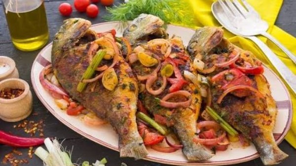 طريقة عمل صينية دنيس بالزعتر والليمون