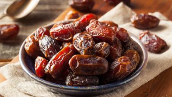 فوائد تناول التمر على الريق