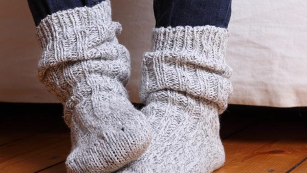 أسباب برودة القدمين في الشتاء