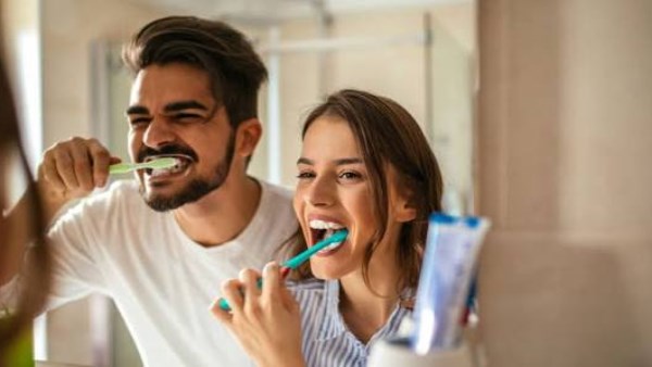 أضرار صحية لإهمال غسل الأسنان