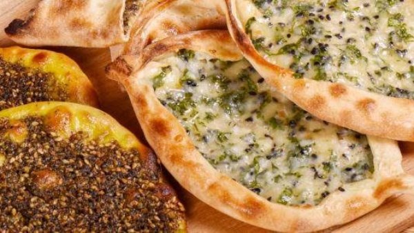 طريقة عمل فطائر بالجبنة والزعتر