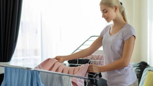 تجفيف الملابس داخل المنزل قد يسبب العفن والحساسية ومشاكل تنفسية خطيرة