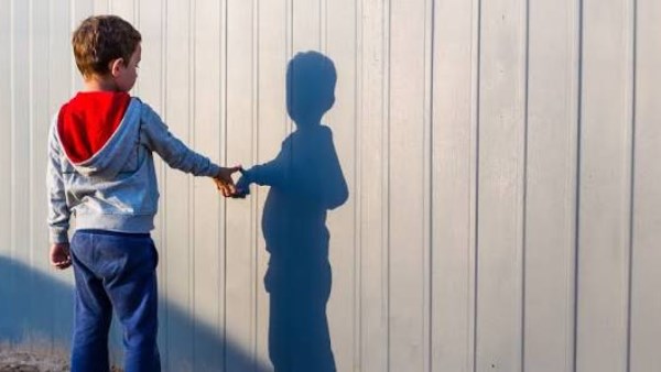 ما علاقة وضعية الجسم عند الأطفال بالتوحد؟