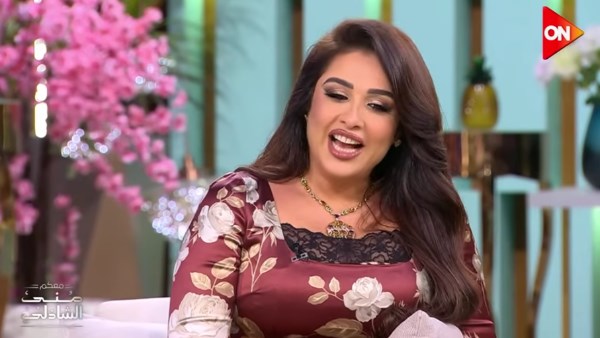 ياسمين عبد العزيز لمنى الشاذلي: أنا زعلانة منك